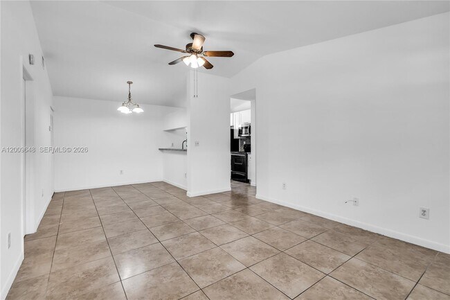 18206 Mediterranean Blvd in Hialeah, FL - Building Photo - Building Photo