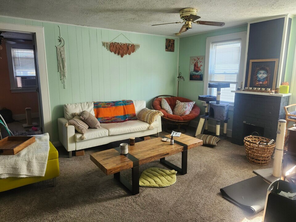 3334 W 129th St, Unit Upstairs of duplex in Cleveland, OH - Building Photo