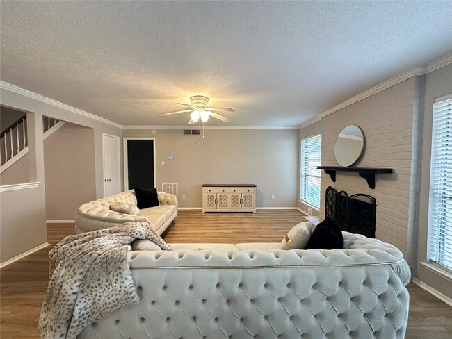 property at 2910 Colonial Dr