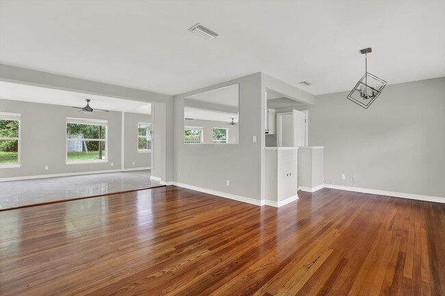 10711 Seminole Dr N in St. Petersburg, FL - Building Photo - Building Photo