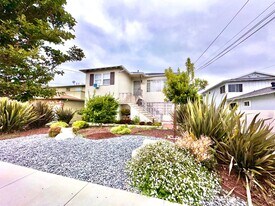 1507-1507 1/2 E Sycamore Ave in El Segundo, CA - Building Photo