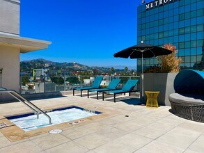 The William on Sunset in Los Angeles, CA - Foto de edificio - Building Photo