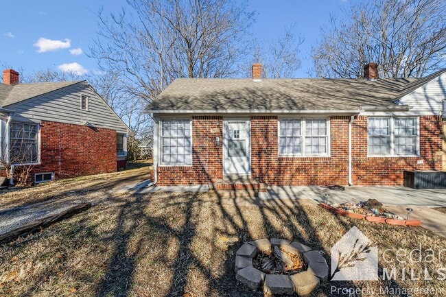 property at 2602 E Grail St