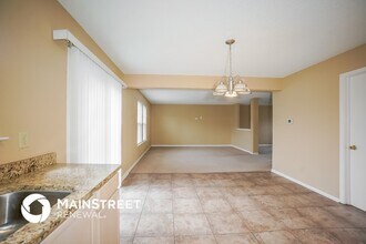 135 Snowflake Cir in Greenwood, IN - Foto de edificio - Building Photo