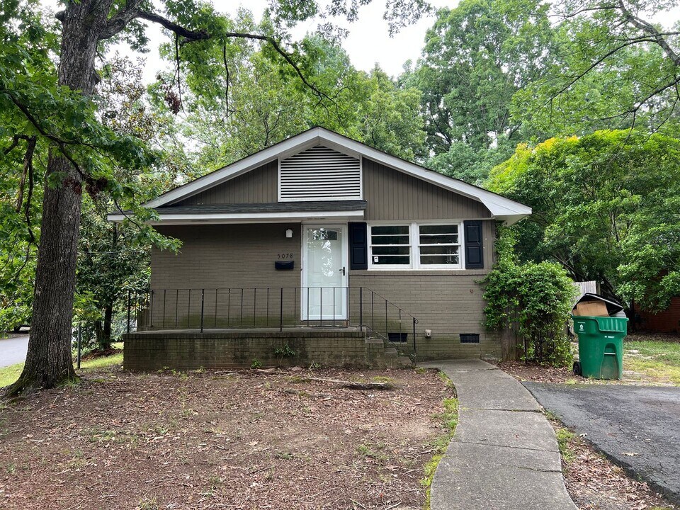 5078 Curtiswood Dr in Charlotte, NC - Building Photo