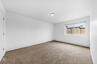 2025 E 72nd St 2025-2035 E 72nd St Chicago, IL 60649 in Chicago, IL - Foto de edificio - Building Photo