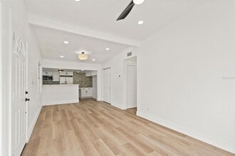 4606 W Paxton Ave in Tampa, FL - Building Photo - Building Photo