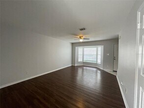 13543 Embassy Park Ct in Dade City, FL - Building Photo - Building Photo