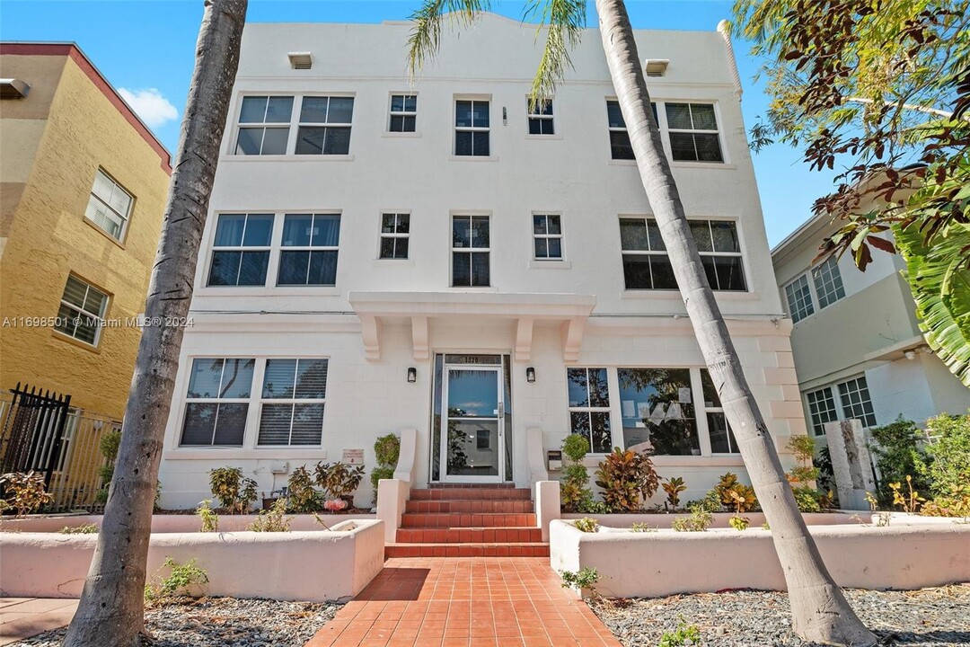 1320 Drexel Ave in Miami Beach, FL - Building Photo