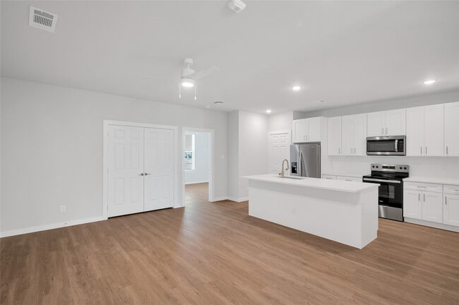 property at 7300 Magnolia Pkwy