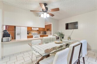 20401 NE 30th Ave in Aventura, FL - Building Photo - Building Photo