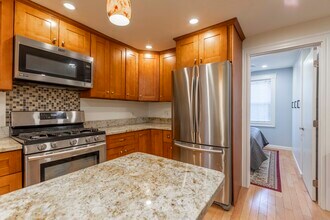 227 Hurley St, Unit 1 in Cambridge, MA - Foto de edificio - Building Photo