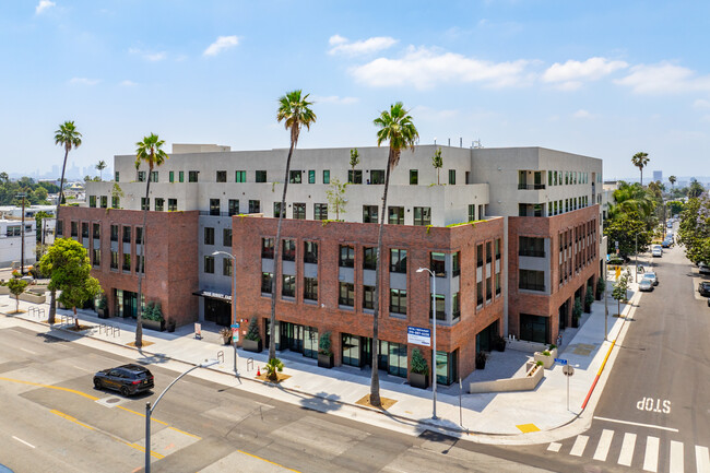 Rae on Sunset in Los Angeles, CA - Foto de edificio - Building Photo