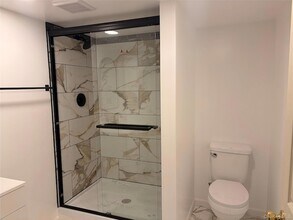 16 Lark St in Washingtonville, NY - Foto de edificio - Building Photo