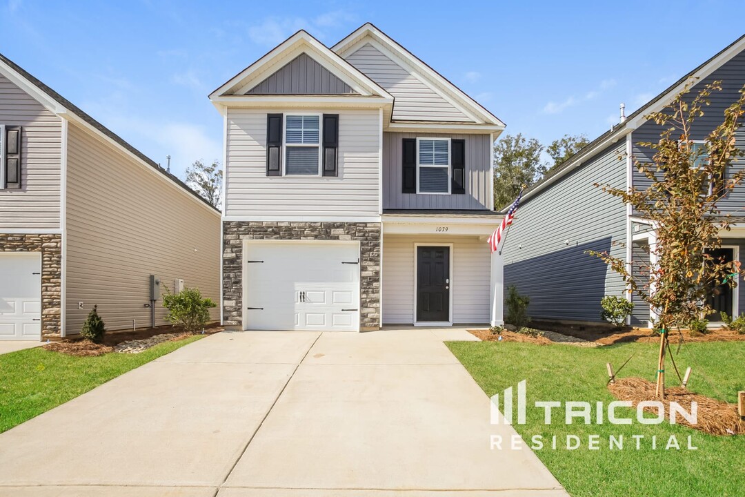 1079 Crescent Moon Lp in Hopkins, SC - Building Photo