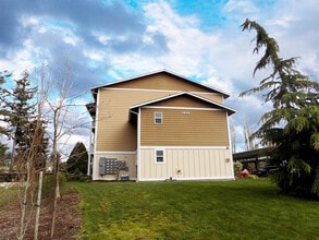 1640 SW Mulberry Pl in Oak Harbor, WA - Building Photo - Building Photo