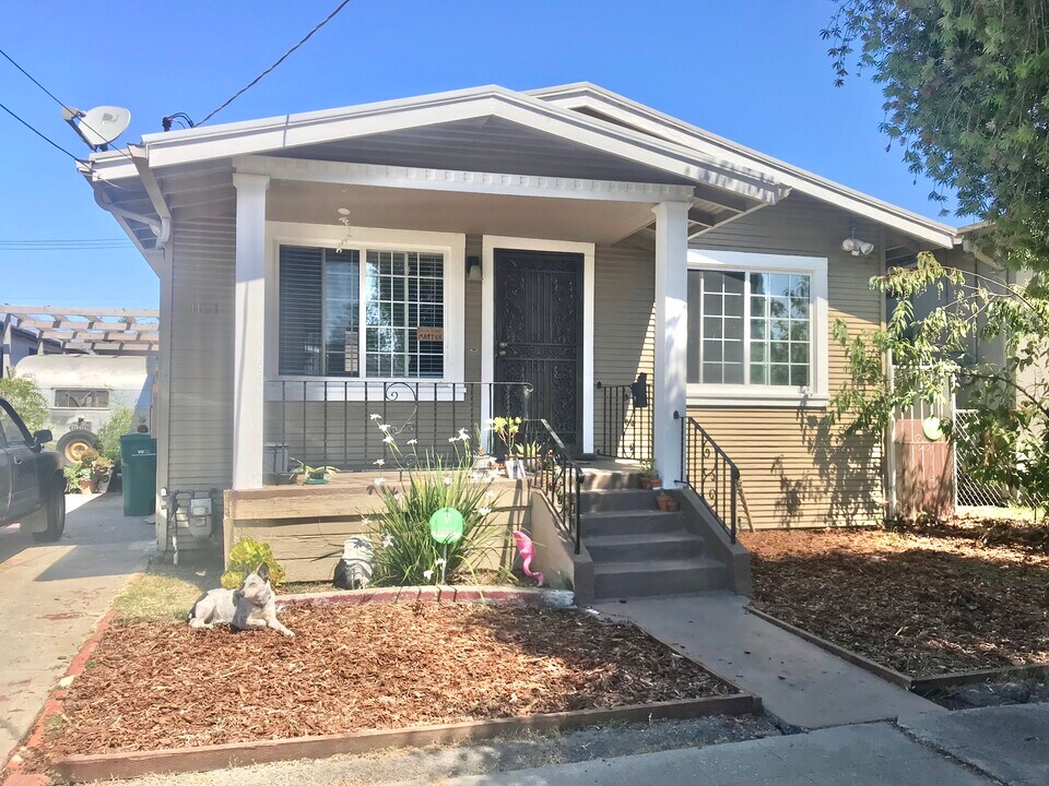 1151 60th Ave in Oakland, CA - Foto de edificio