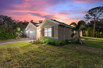 2914 Cadiz St in North Port, FL - Foto de edificio - Building Photo