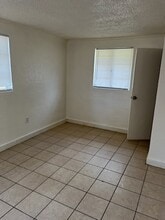 1304 Sunset Point Rd, Unit Apt A in Clearwater, FL - Building Photo - Building Photo