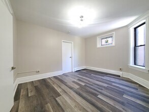 110 Warner Ave, Unit 4 in Jersey City, NJ - Building Photo - Building Photo