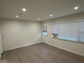 421 E Acacia Ave in Glendale, CA - Building Photo - Building Photo