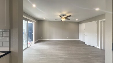 10267 Mast Blvd in Santee, CA - Foto de edificio - Building Photo