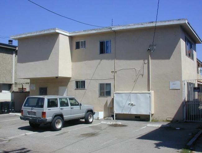 12757 Mitchell Ave in Los Angeles, CA - Building Photo - Building Photo