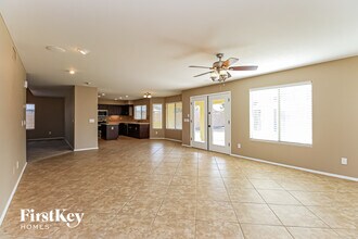 2403 W Quick Draw Way in San Tan Valley, AZ - Foto de edificio - Building Photo