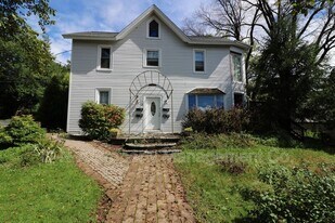 1429 Pocono Blvd in Mt Pocono, PA - Building Photo