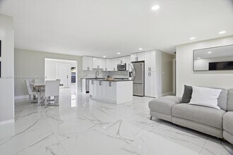 6948 NW 8th Ct in Margate, FL - Foto de edificio - Building Photo