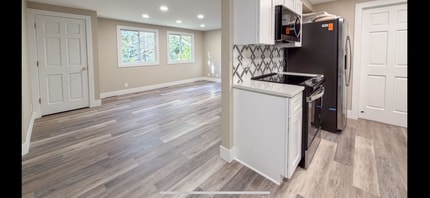 573 Maple Sq, Unit Studio in Wayzata, MN - Building Photo - Building Photo