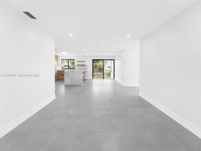 212 SW 7th St in Hallandale Beach, FL - Building Photo - Building Photo