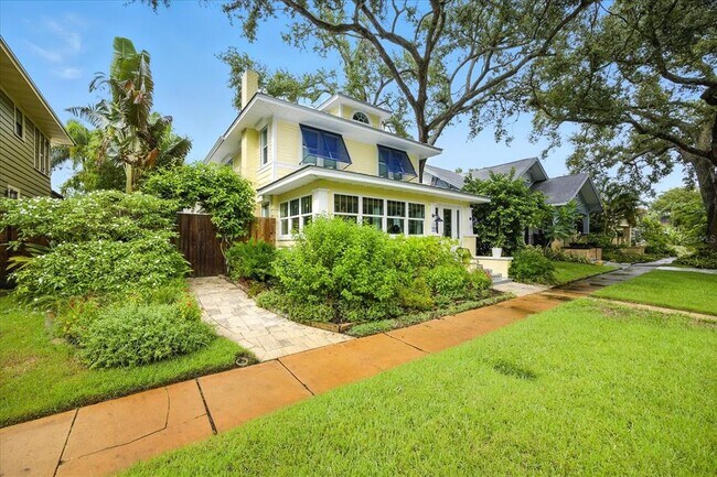 221 13th Ave NE in St. Petersburg, FL - Building Photo - Building Photo