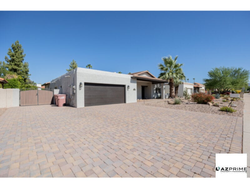 7466 E Windrose Dr in Scottsdale, AZ - Building Photo