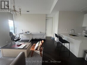 50 Charles St E in Toronto, ON - Building Photo - Building Photo