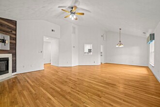 208 56th St, Unit B in Virginia Beach, VA - Foto de edificio - Building Photo