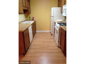 1601 N Innsbruck Dr-Unit -307 in Fridley, MN - Building Photo - Building Photo