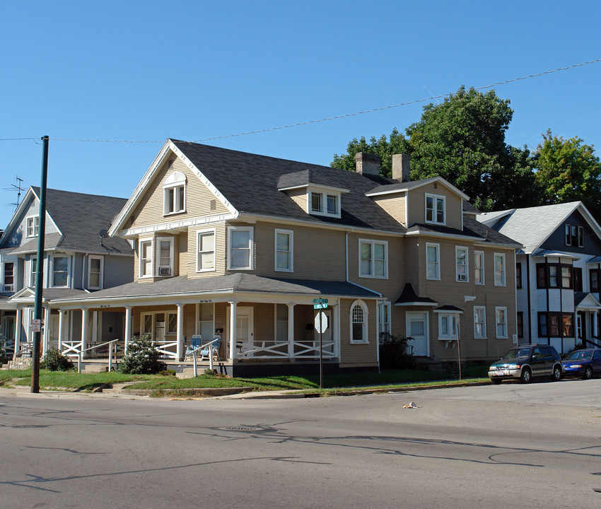 839-841 N Limestone St in Springfield, OH - Building Photo