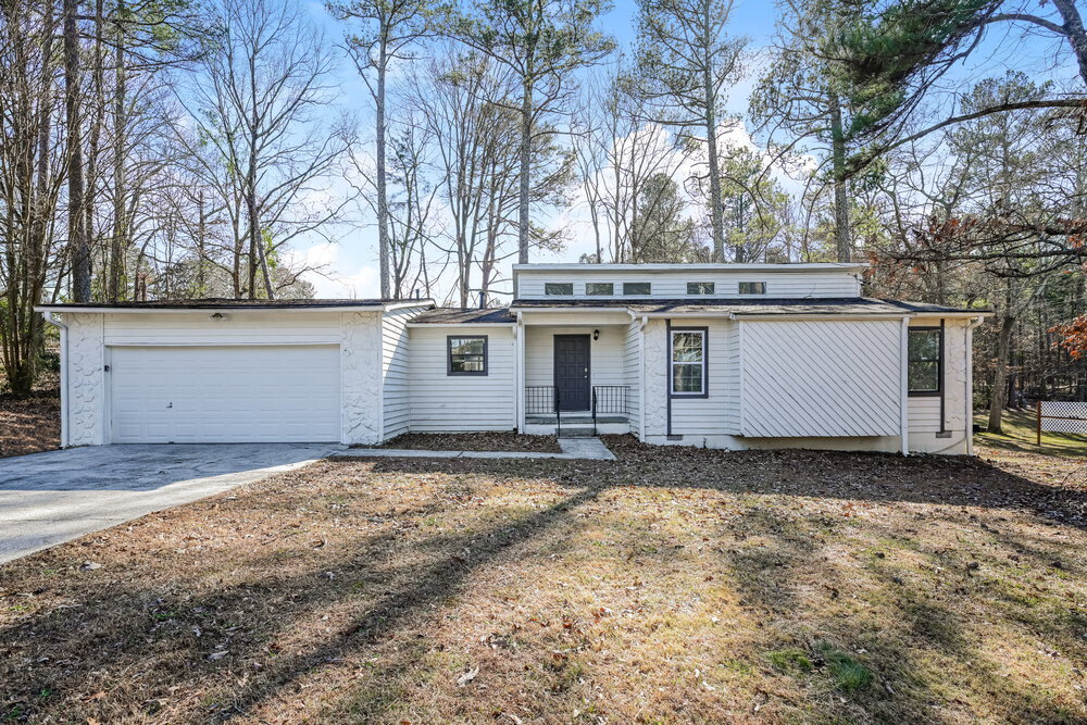 5001 Gracehill Rd in Stonecrest, GA - Building Photo