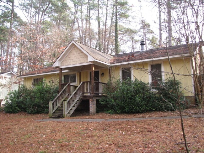 property at 2813 Dogwood Rd