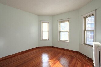 25 Belknap St, Unit 1 in Somerville, MA - Building Photo - Building Photo