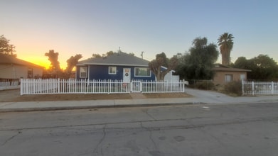 6325 Tallman Ave in Bakersfield, CA - Building Photo - Building Photo