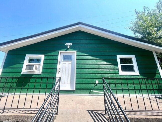 property at 519 E 7th St