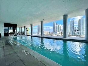 1600 NE 1st Ave, Unit 1118 in Miami, FL - Building Photo - Building Photo