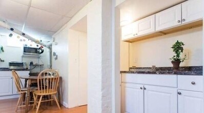 124 Academy Hill Rd, Unit 2 in Boston, MA - Foto de edificio - Building Photo