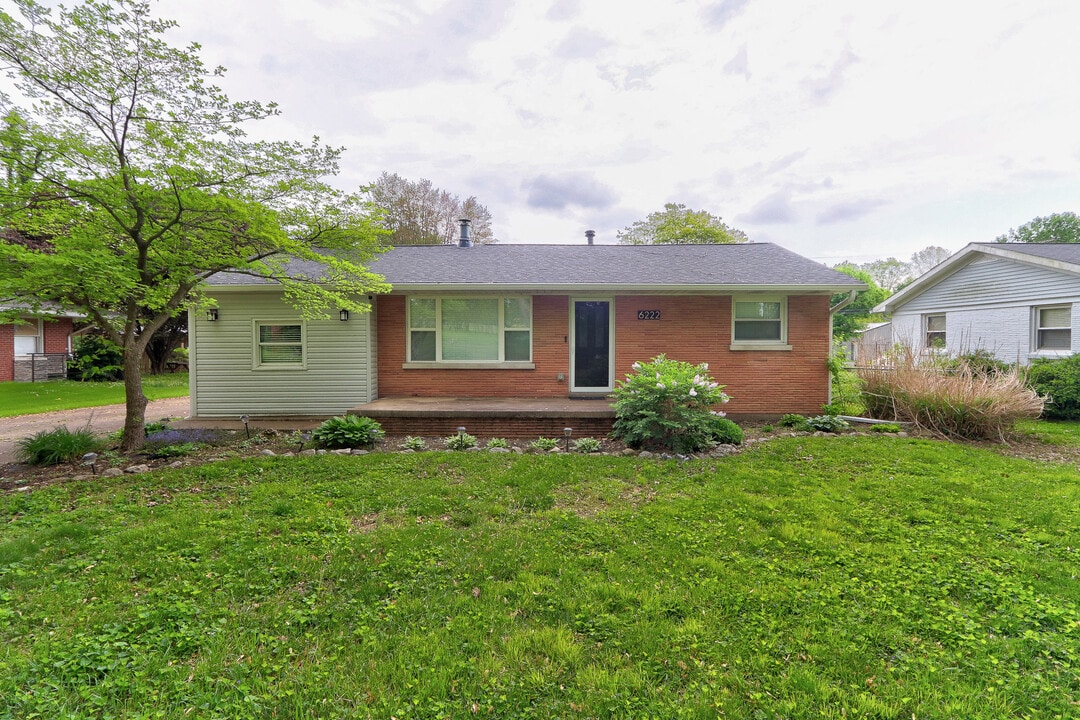 6222 Indian Dr in Newburgh, IN - Foto de edificio