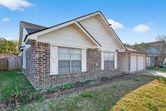15811 Pfeiffer Dr in Houston, TX - Building Photo - Building Photo
