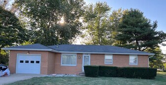 718 S East St in Homer, IL - Building Photo