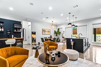 1211 Bonnie View Rd in Dallas, TX - Building Photo - Building Photo