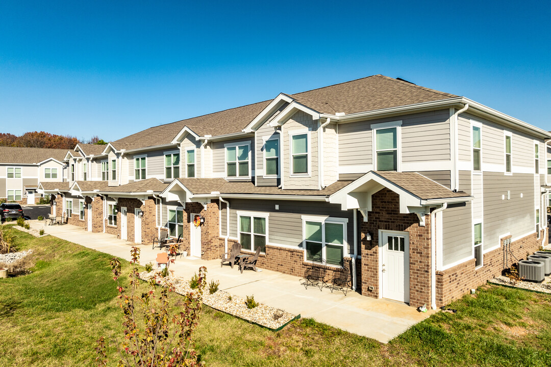 Twin Springs Townhomes in White House, TN - Building Photo